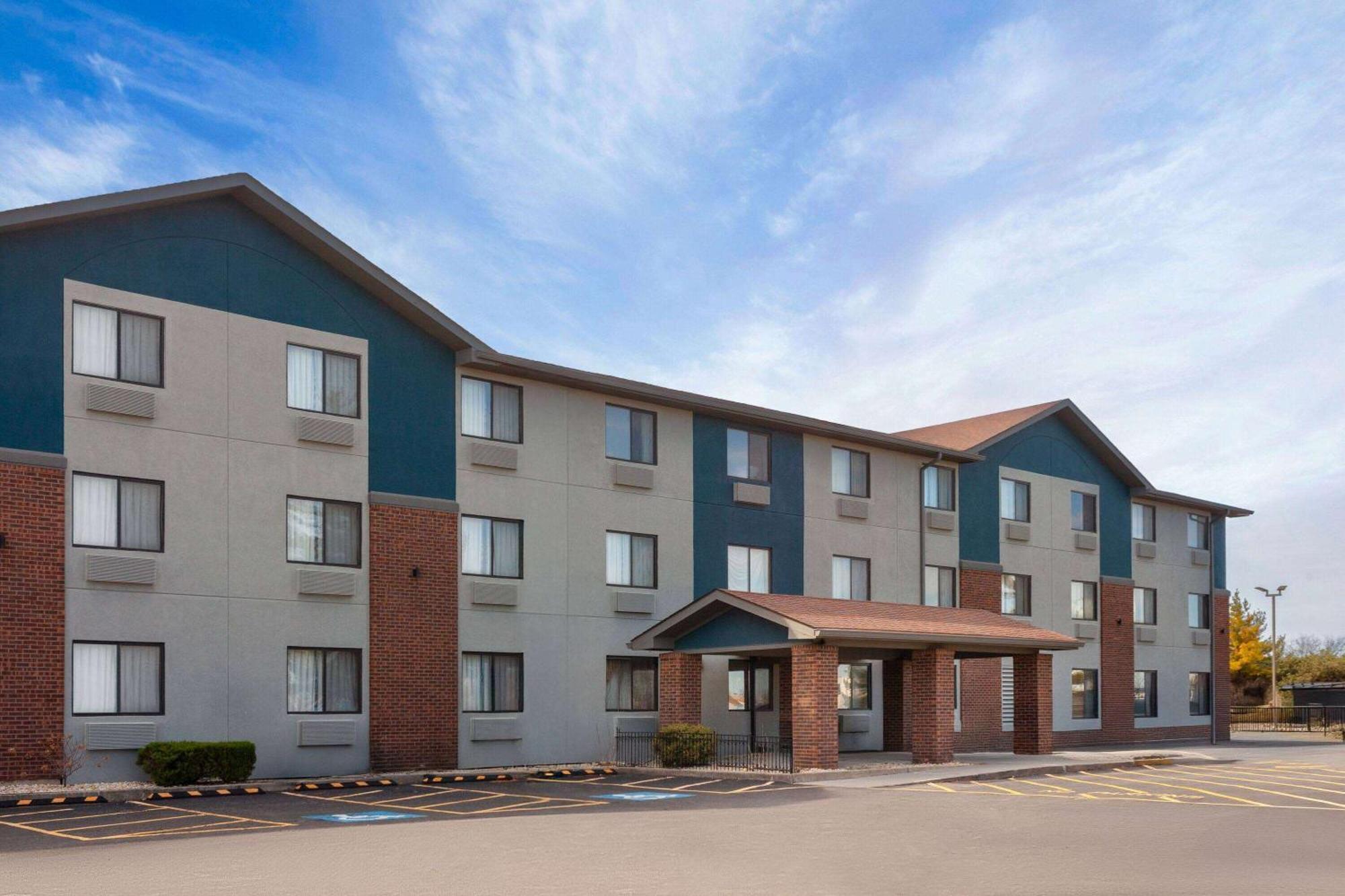 Super 8 By Wyndham Romeoville Bolingbrook Extérieur photo