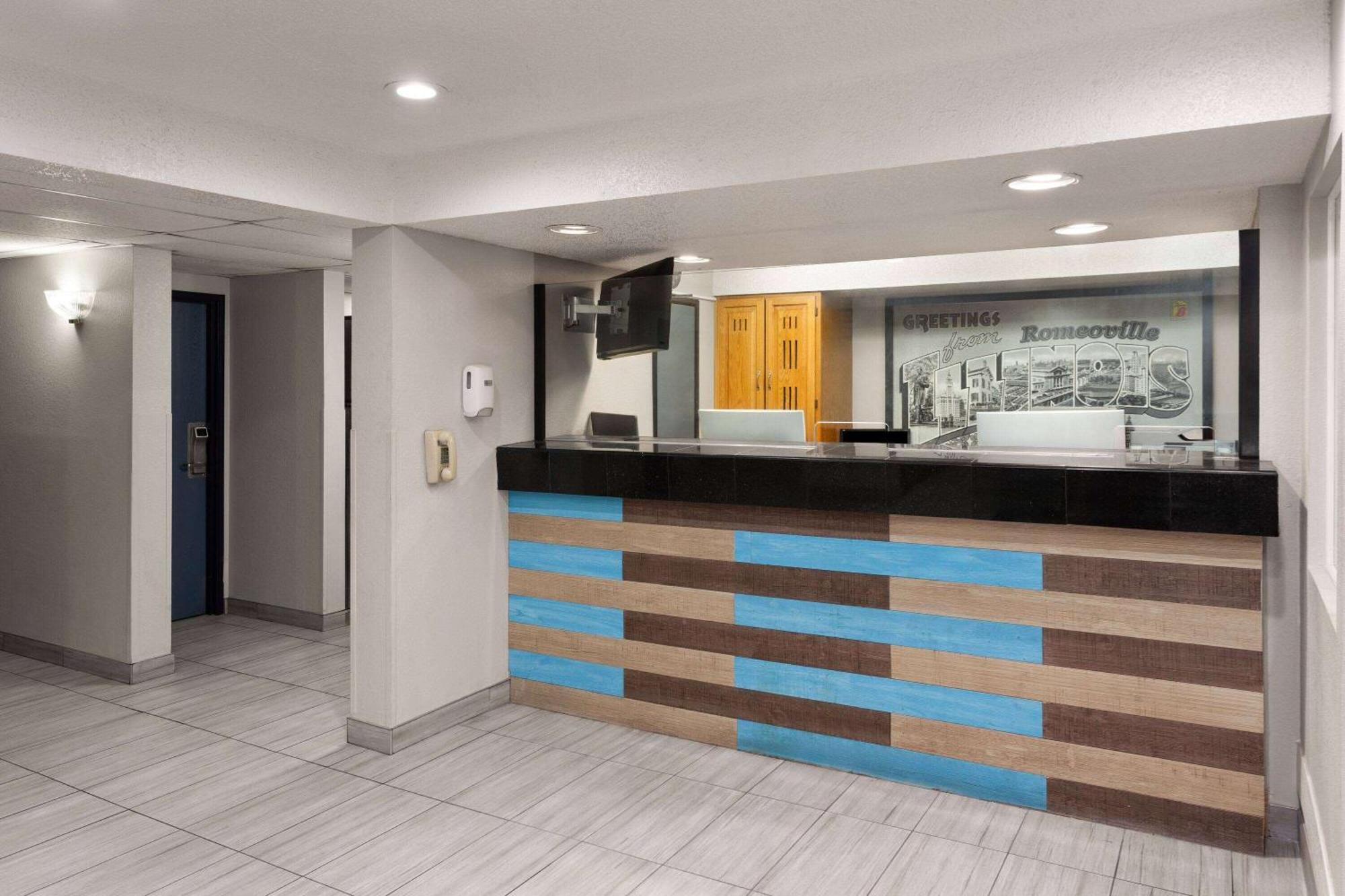 Super 8 By Wyndham Romeoville Bolingbrook Extérieur photo